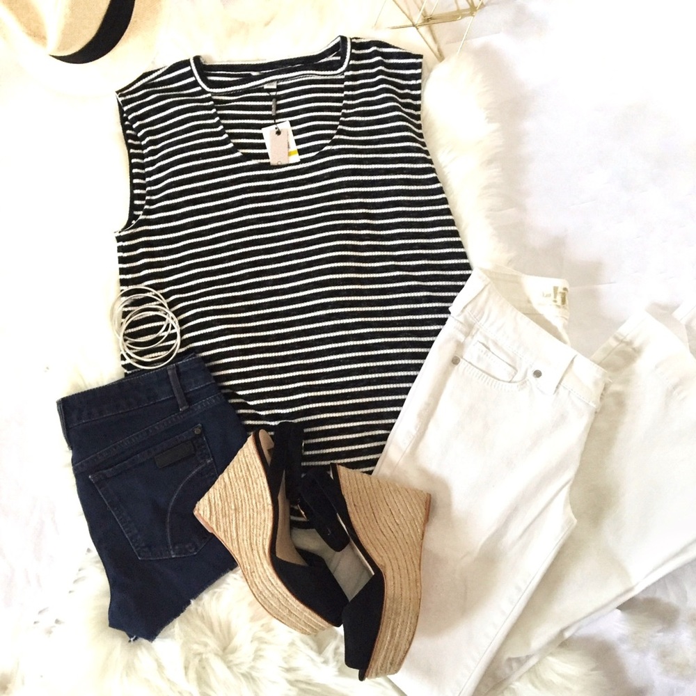 🌻NWT CALVIN KLEIN Striped Black/white Tank Top. Soft and stretchy
